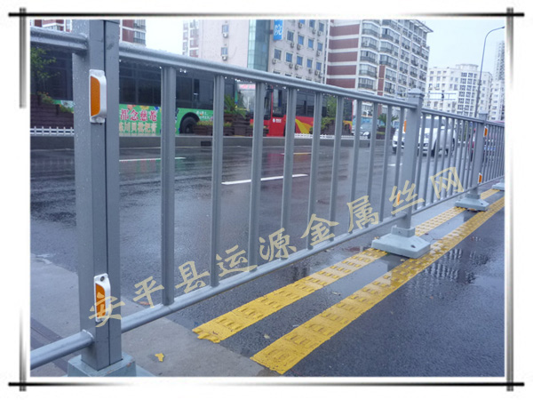 道路隔離柵欄